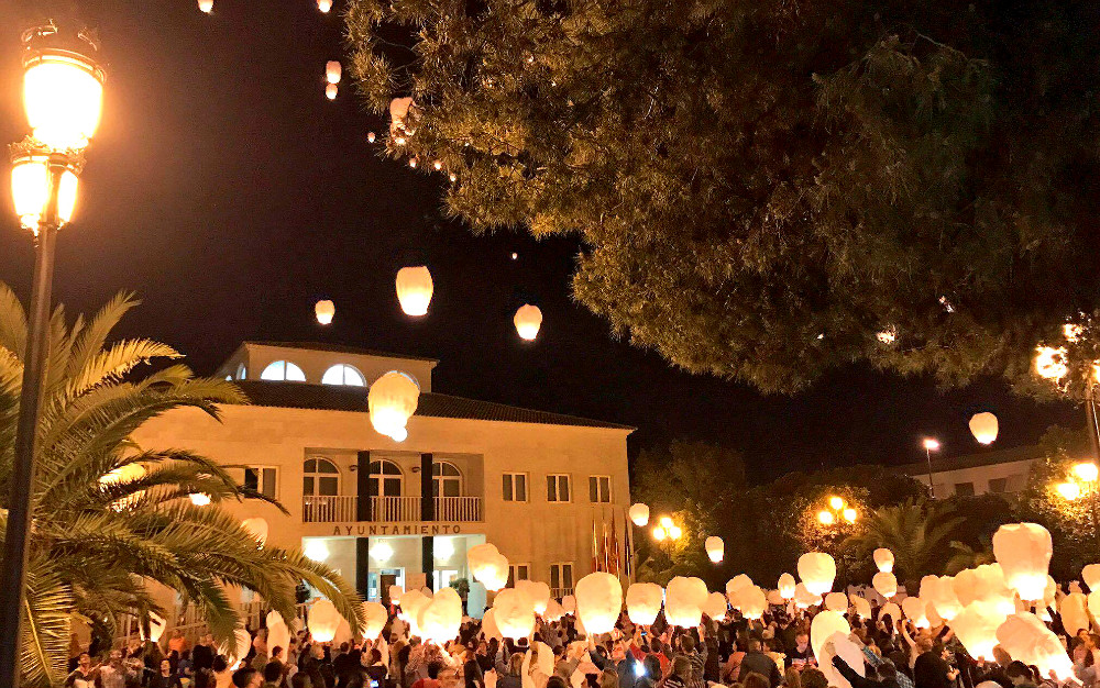 casi 500 farolillos llenan el cielo de lorqui de luz solidaria 60e7fbd88664c