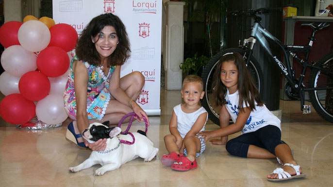 crisa recoge su placa de mascota de lorqui 2014 60e802a0e2de7 1