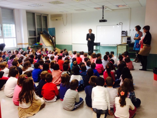 el alcalde de lorqui comparte una jornada escolar con los alumnos del colegio jesus garcia para explicarles su trabajo y como funciona un ayuntamiento 60e8047652533