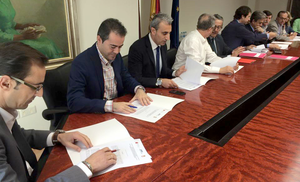 el alcalde de lorqui firma un convenio para impulsar y agilizar la creacion de empresas 60e8011f66f51 1