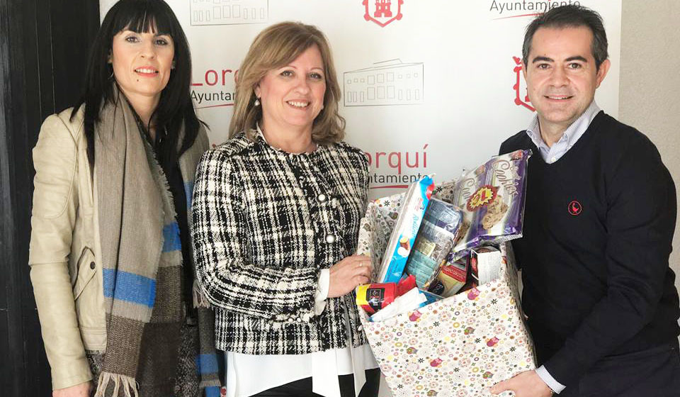 el ayuntamiento entrega a caritas los alimentos recogidos en la campana solidaria de navidad 60e7fc34e66ce