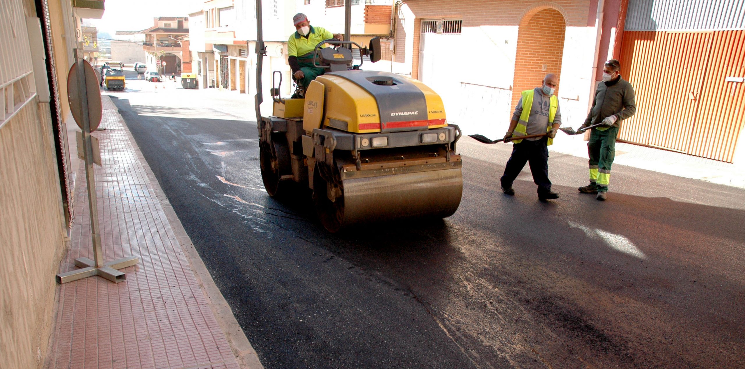 el ayuntamiento invierte mas de 256 000 euros en la reparacion y asfaltado de calles del municipio 60e7f2ac5663d scaled 1