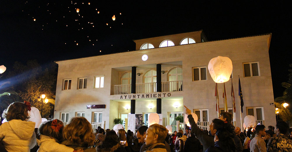 el cielo de lorqui se llena de farolillos solidarios en beneficio de caritas 60e7f8f0927cd