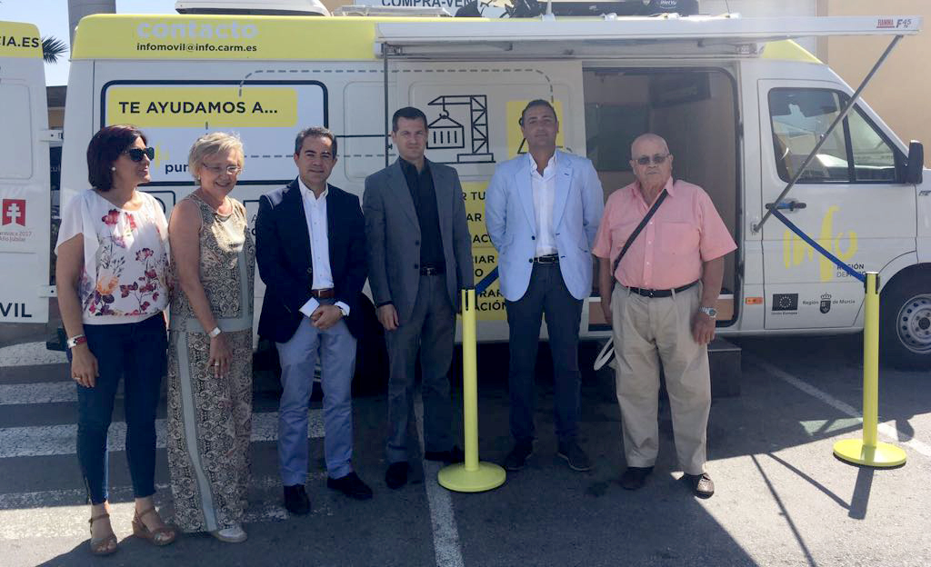el infomovil atiende a una veintena de personas en lorqui 60e7fa500dd6b