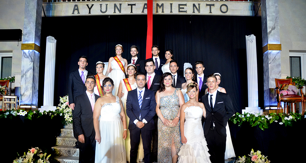 la coronacion de reinas el pregon y el chupinazo marcan el comienzo de las fiestas 2015 60e800af55450 1