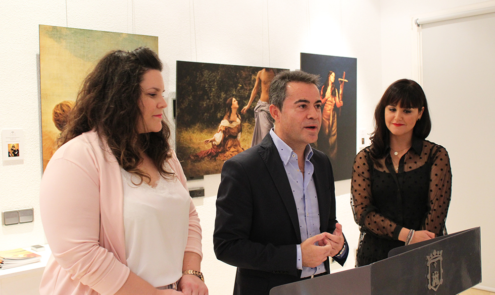 la obra fotografica de maria jose puche quiere liberar a la mujer de cargas y perjuicios historicos 60e7f5f89ebf6