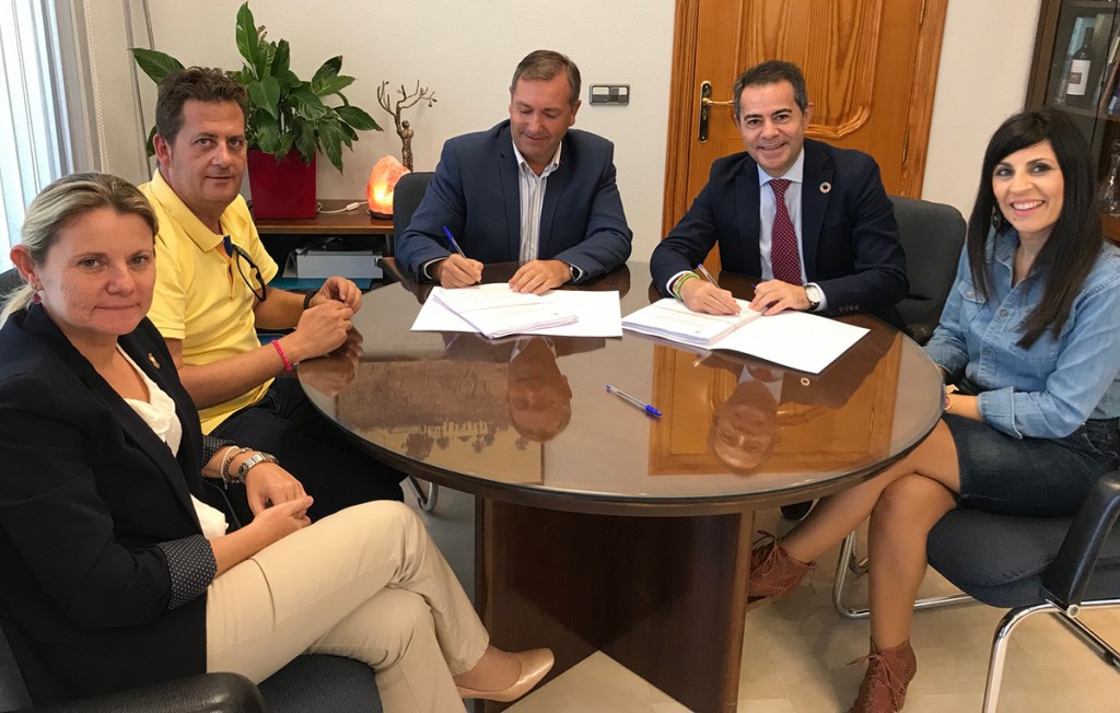 lorqui contara con un renovado servicio de recogida de basura y limpieza viaria y de zonas verdes 60e7f5fdb5925