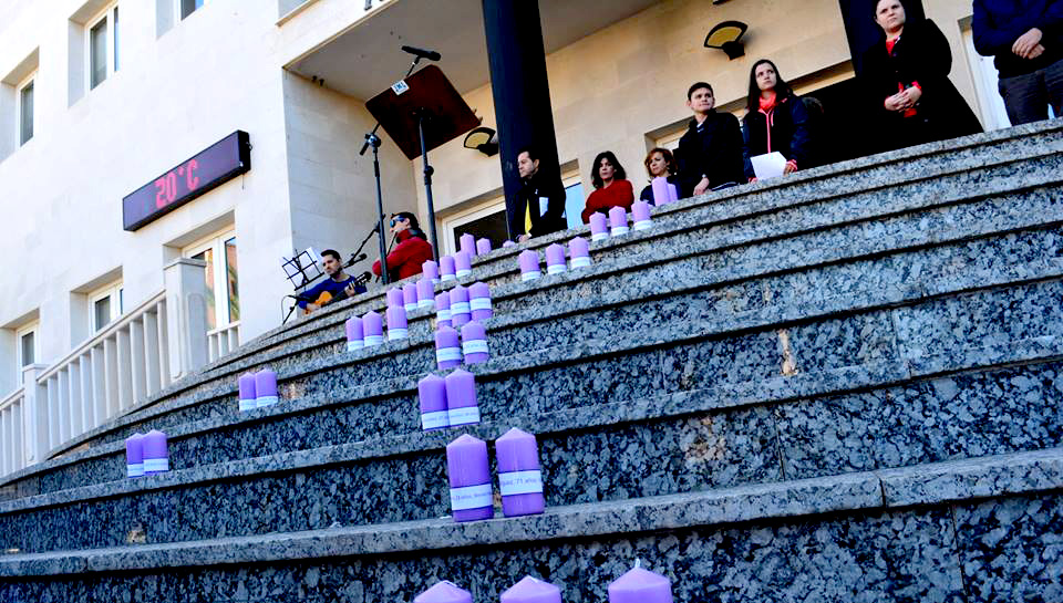 lorqui recuerda a las victimas de violencia de genero con una vela por cada mujer asesinada 60e7ffcd8900e