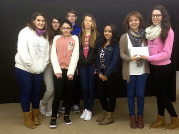 los alumnos y alumnas del ies romano garcia donan la recaudacion de su mercadillo solidario a servicios sociales 60e804492defb