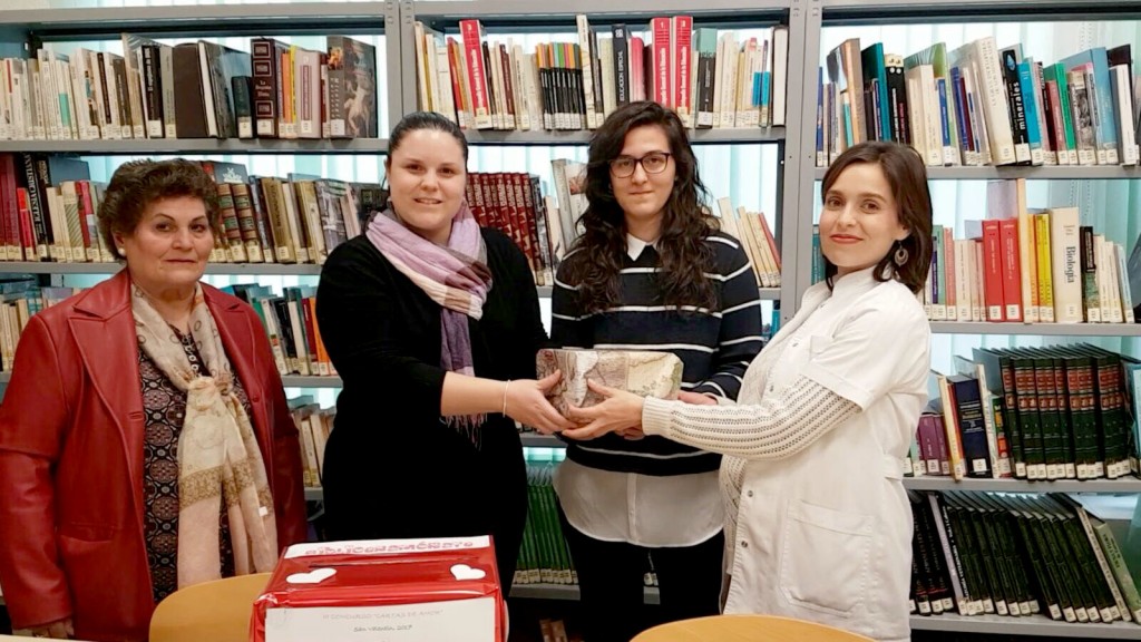 maria candel una joven de 14 anos gana el premio biblioenamorate con una carta de amor a su abuelo 60e7fbc26be05