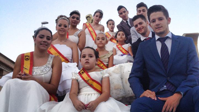 una docena de carrozas y comparsas participan en el gran desfile de las fiestas de lorqui la opinion 60e8028bc6261