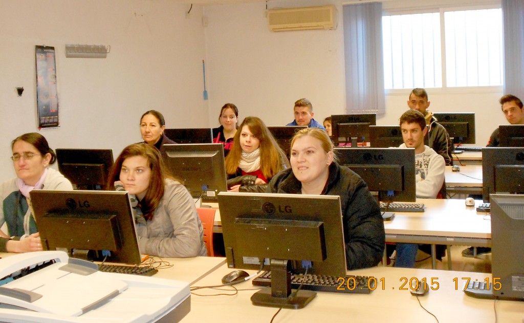 vecinos y vecinas de lorqui aprenden a utilizar el blog como herramienta de busqueda de empleo 60e801aa55bc3