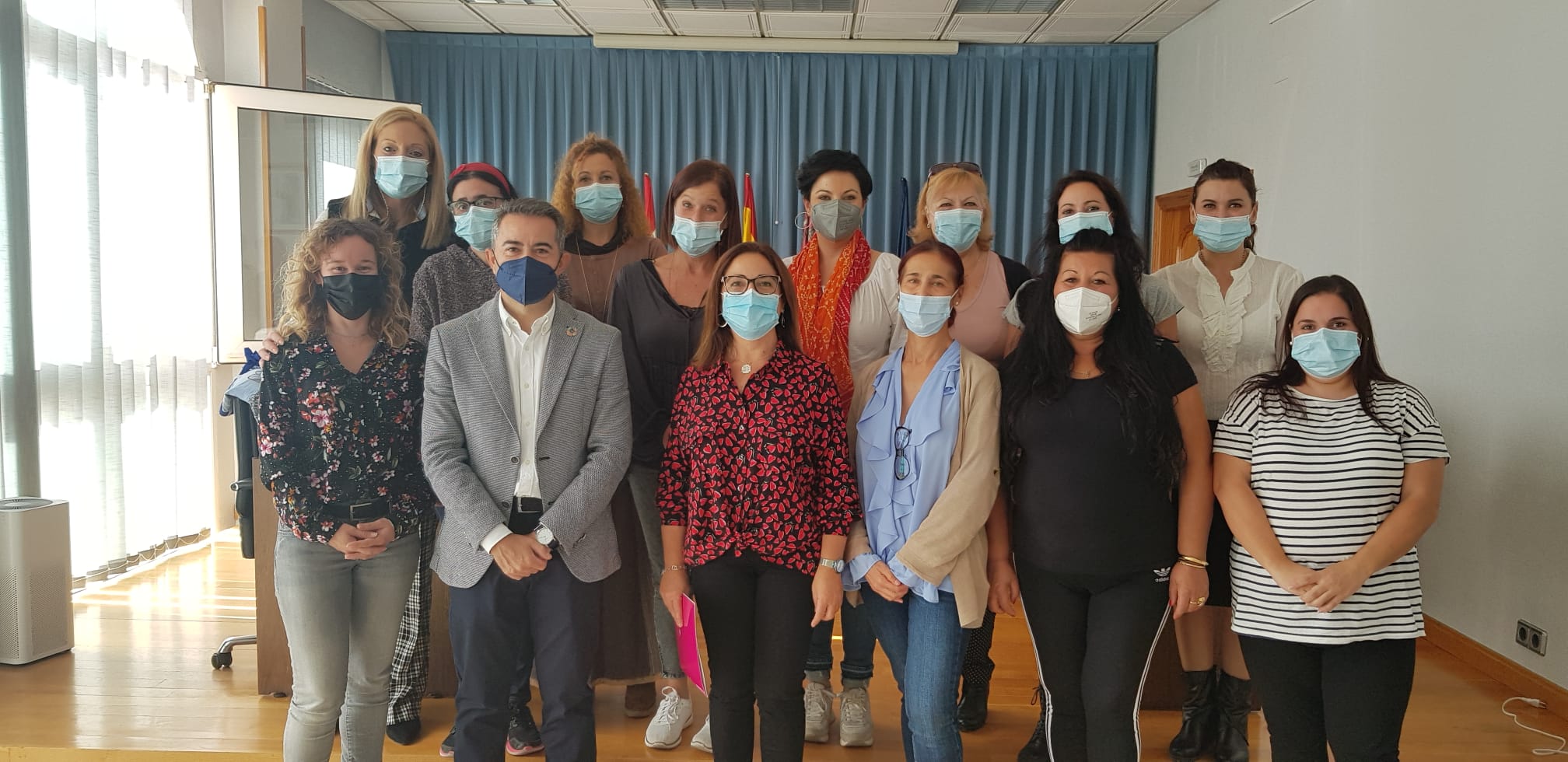 un grupo de mujeres de lorqui mejora su formacion con un curso de costura 617baf44dff3a