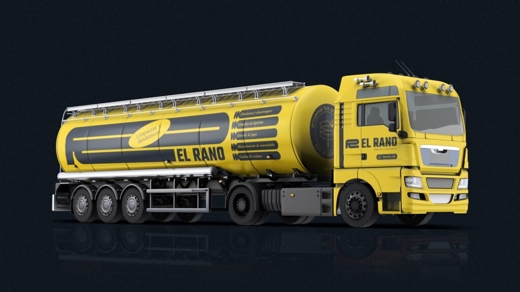 Camión cisterna de color amarillo con logotipo El Rano Branding el Rano