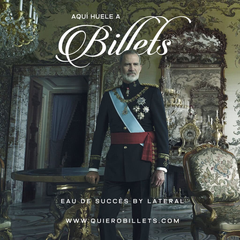 Campaña Billets Lateral Hombre con uniforme militar en entorno elegante y clásico.