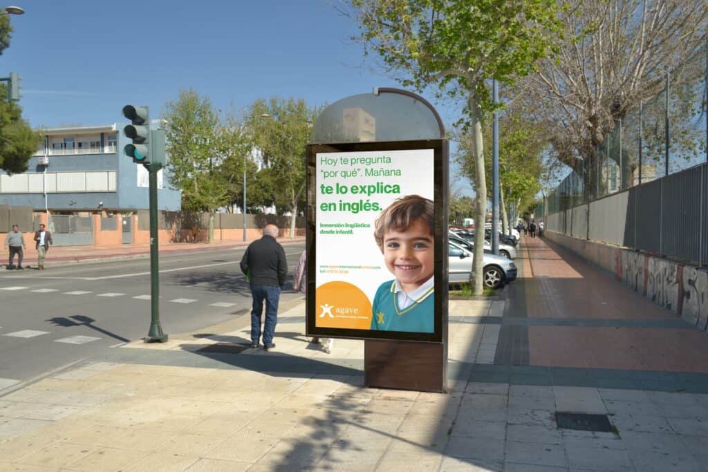 Campaña creativa Agave International School Publicidad exterior de Agave International School en la calle.